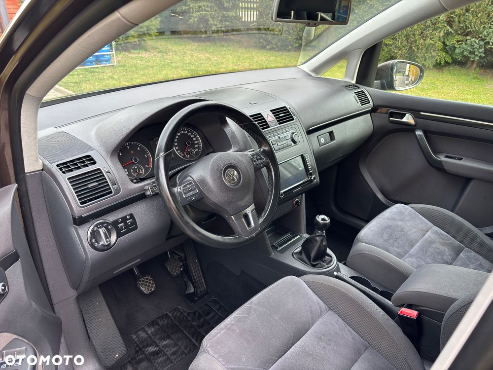 Volkswagen Touran 2.0 TDI DPF BlueMotion Technology Highline - 23