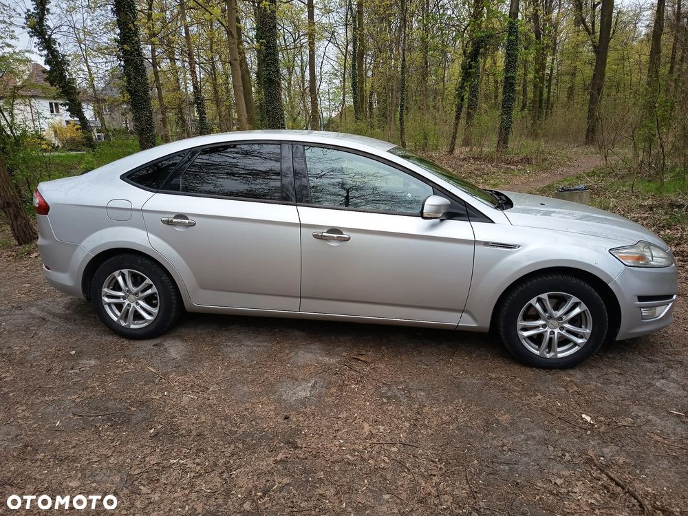 Ford Mondeo 2.0 Ghia - 8