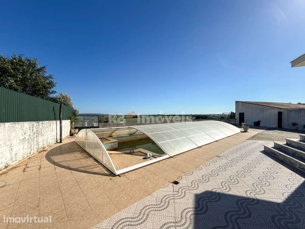 Moradia T4+2 com Piscina, 3 Garagens e Vista Deslumbrante para o Ri... - Grande imagem: 2/50
