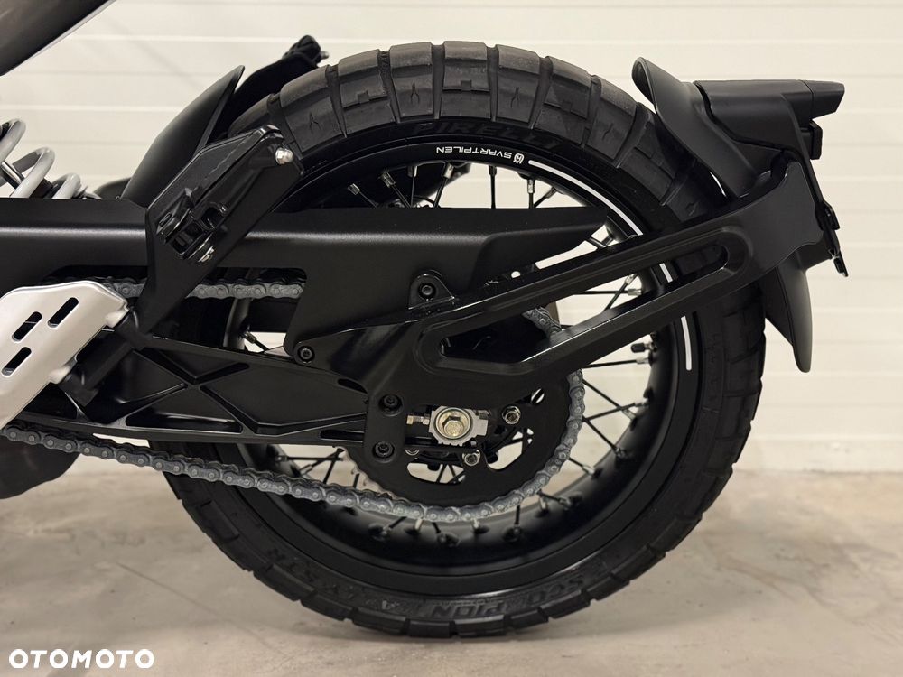Husqvarna Svartpilen - 30