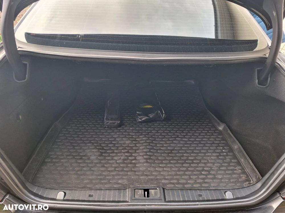 Mercedes-Benz E - 12