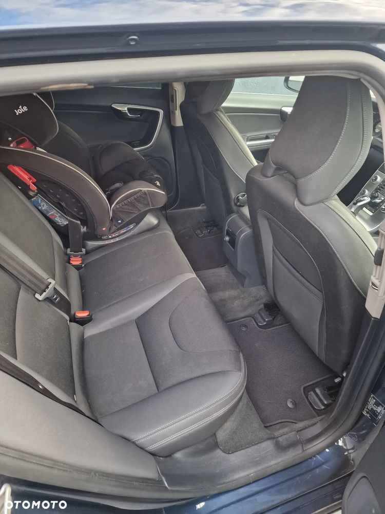 Volvo V60 D4 Drive-E Momentum - 11