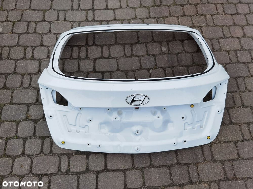 Klapa bagażnika Hyundai i40 Kombi 2011-17 - 1