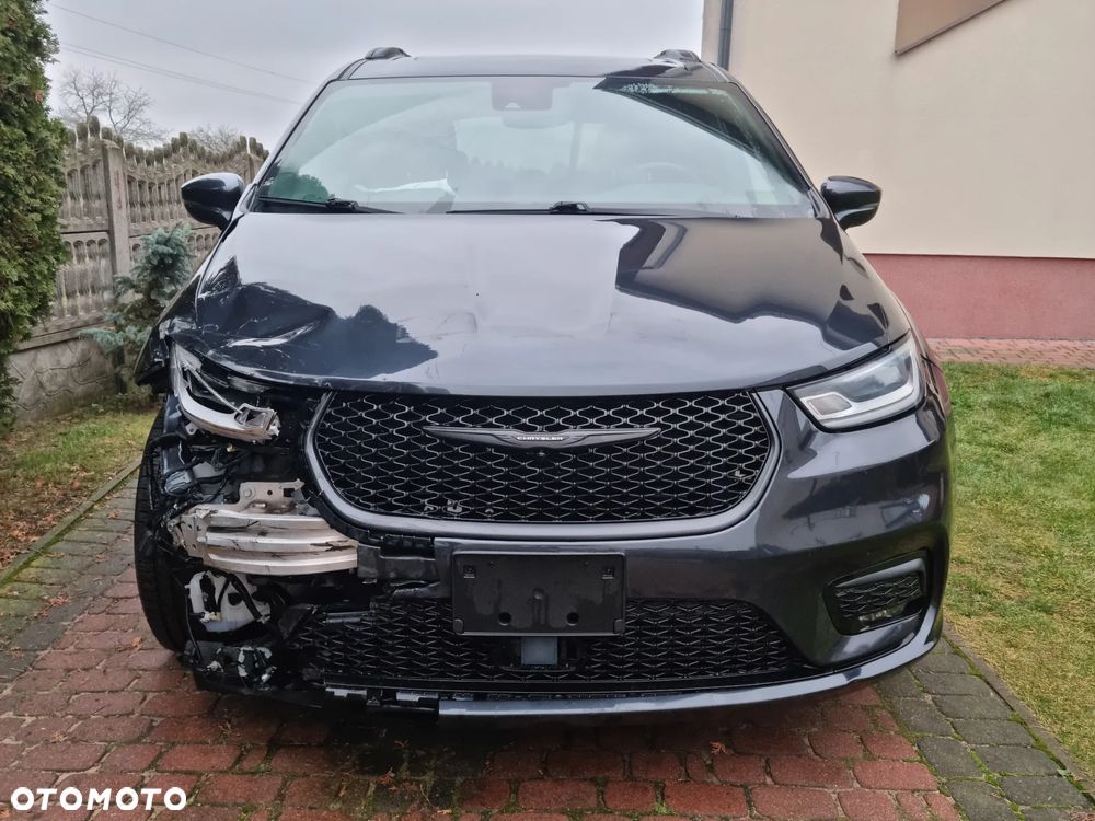 Chrysler Pacifica - 8