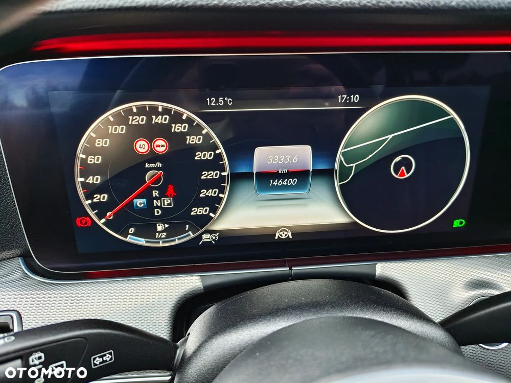 Mercedes-Benz Klasa E 300 d 9G-TRONIC - 40
