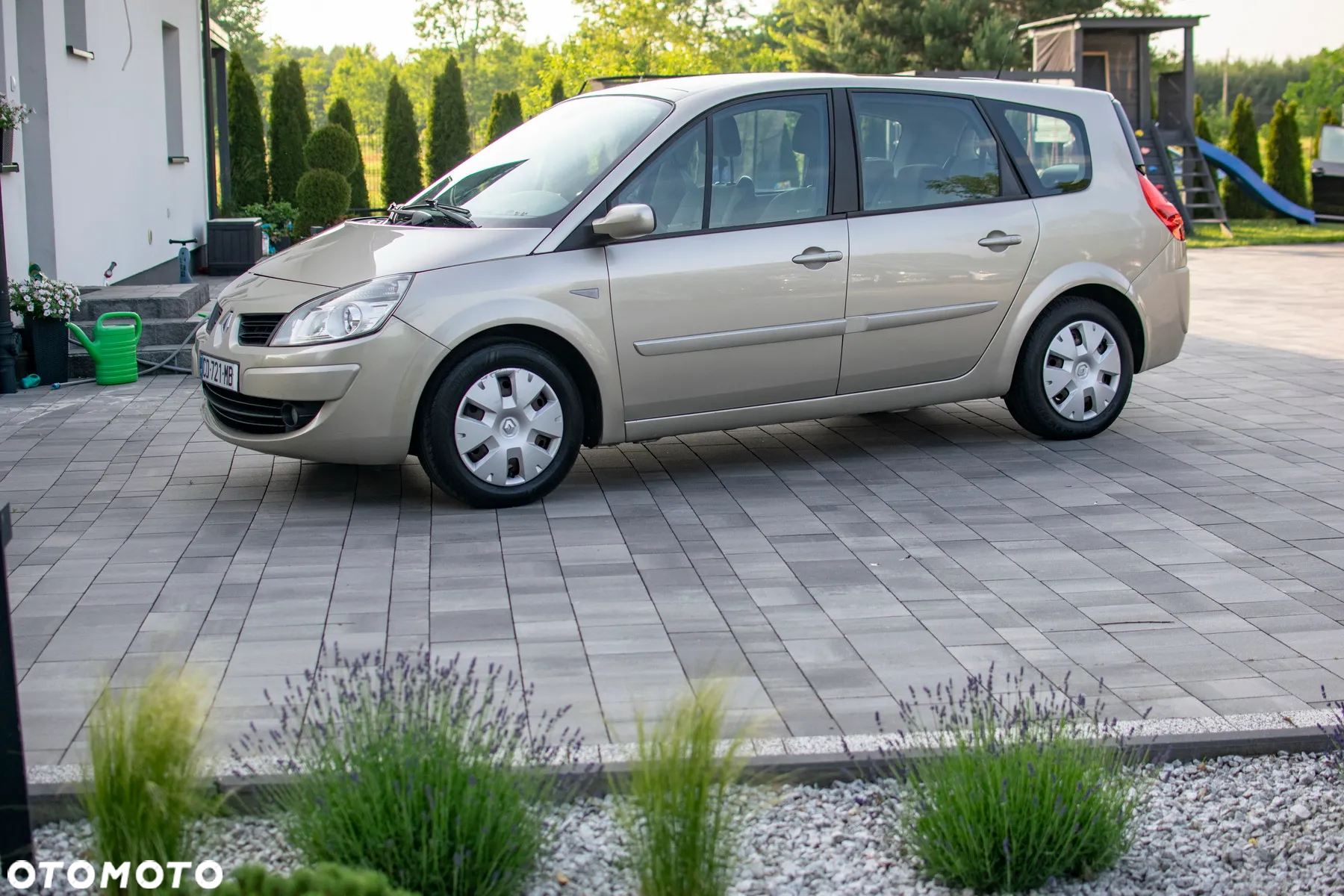 Renault Grand Scenic - 28