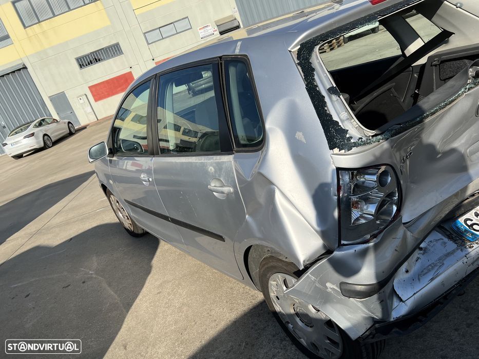 Polo 2004 Gasolina para Pecas - 4