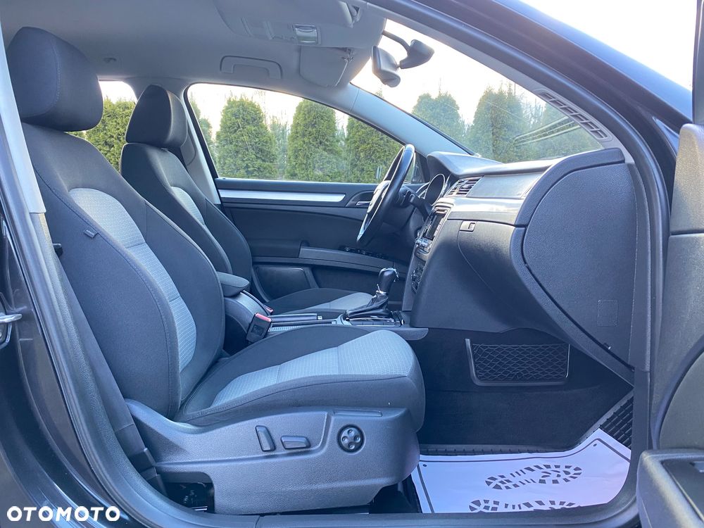 Skoda Superb 2.0 TDI DSG Elegance - 33