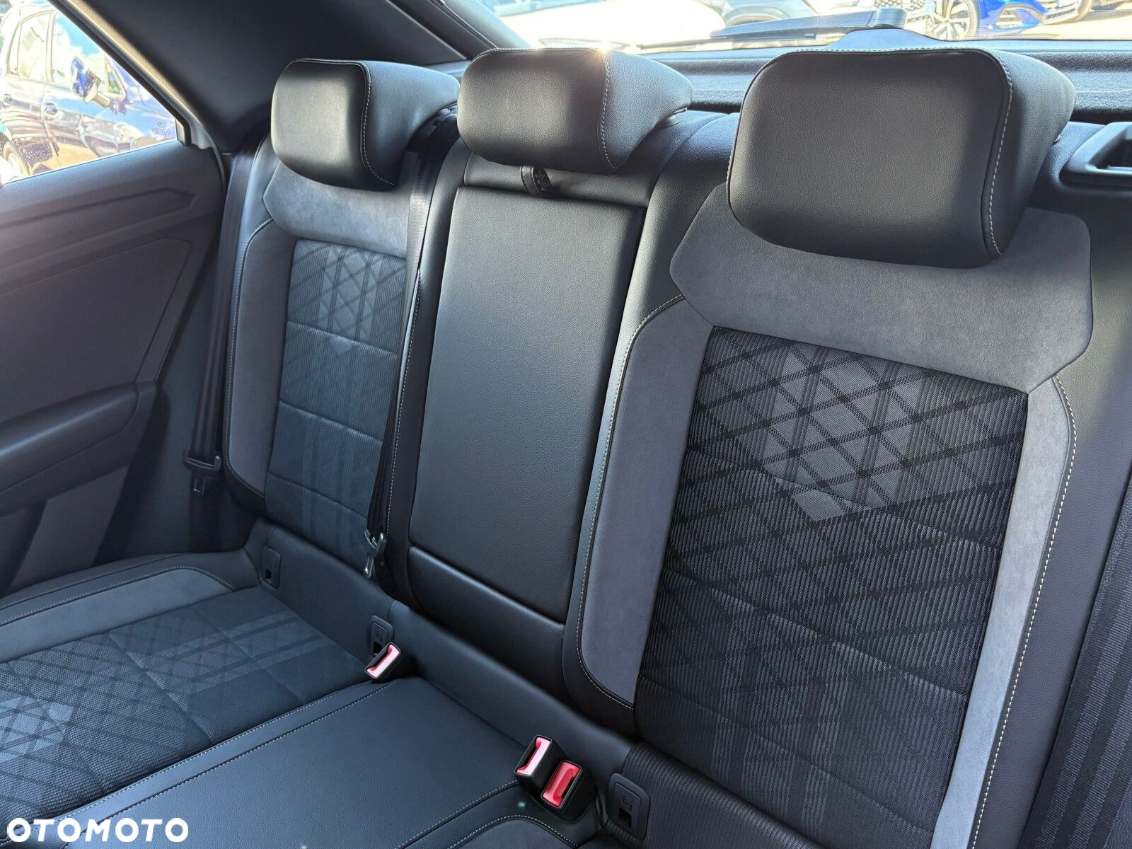 Volkswagen T-Roc 1.5 TSI R-Line - 14