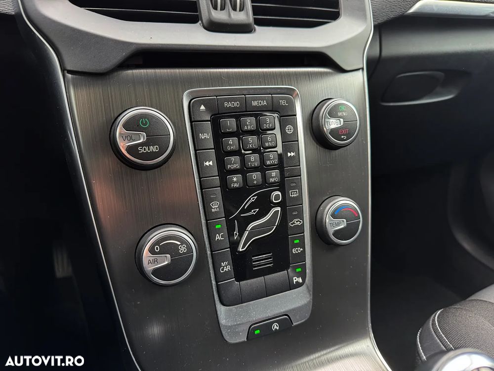 Volvo V40 D2 Aut. Momentum - 13