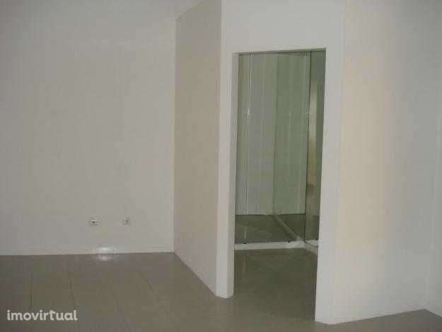 Loja 8 Centro Comercial São Pedro Peniche - Grande imagem: 3/5