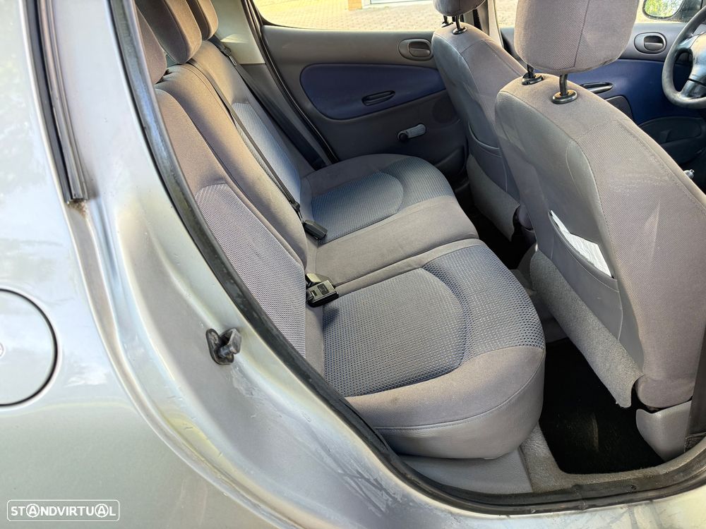Peugeot 206 1.1 Color Line - 13