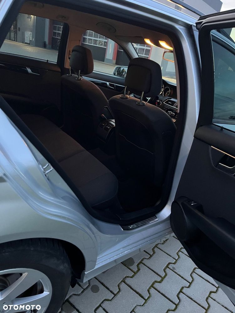 Mercedes-Benz Klasa C 220 CDI 7G-TRONIC Edition - 26