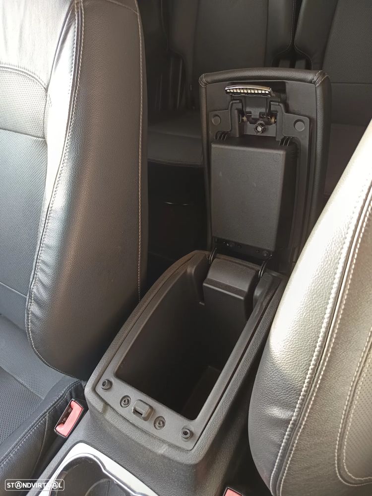 Ford S-Max 1.8 TDCi Titanium 7L - 23