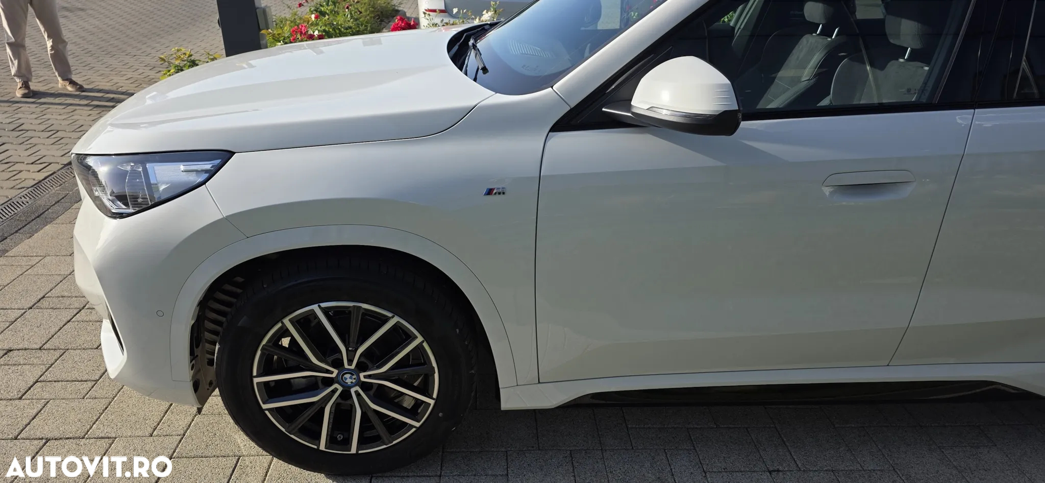 BMW iX1 eDrive20 M Sportpaket - 4
