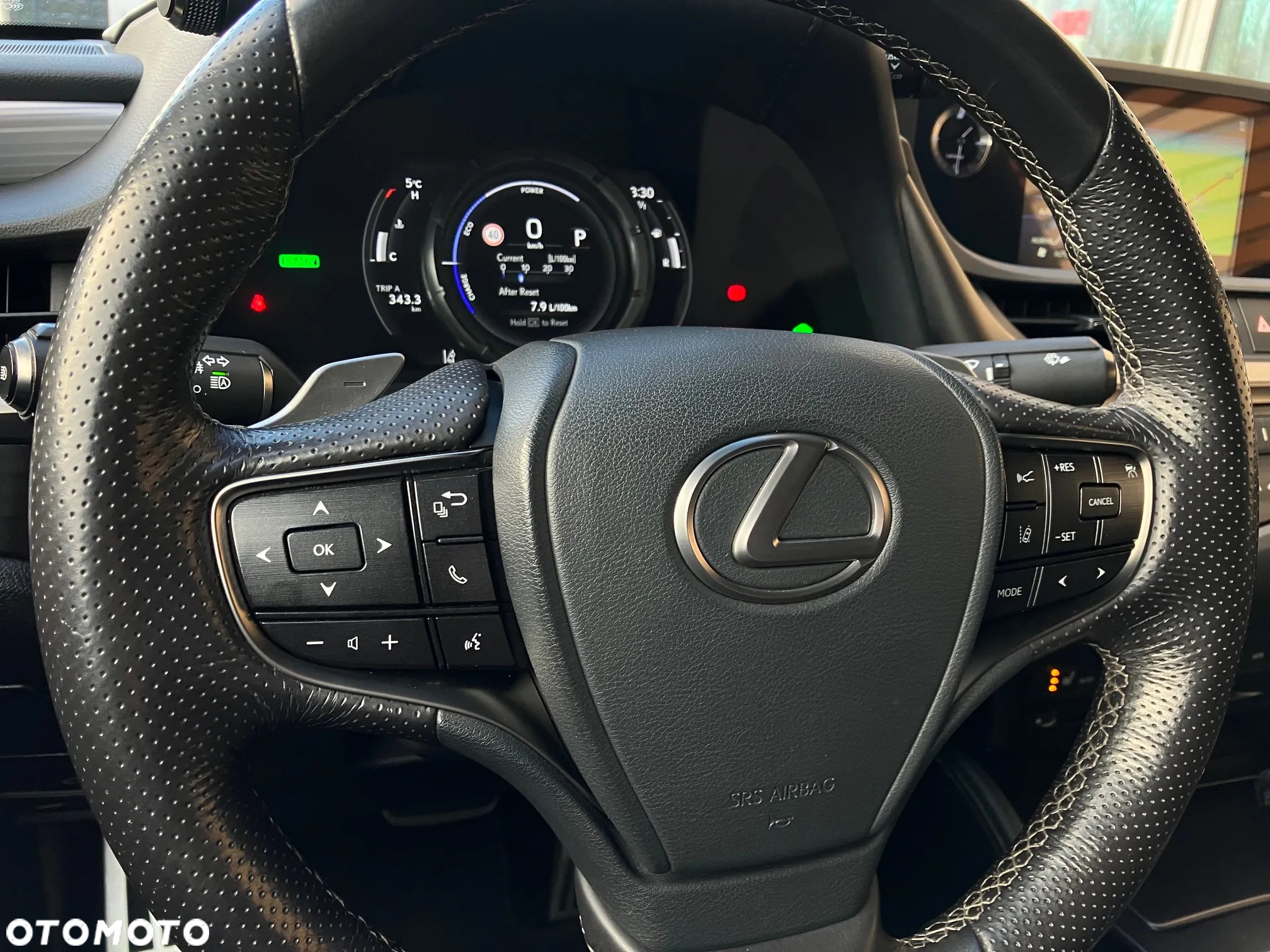 Lexus ES 300h F Sport - 23