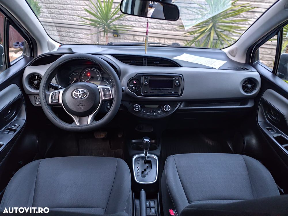 Toyota Yaris 1.5 VVT-i HSD Terra - 9
