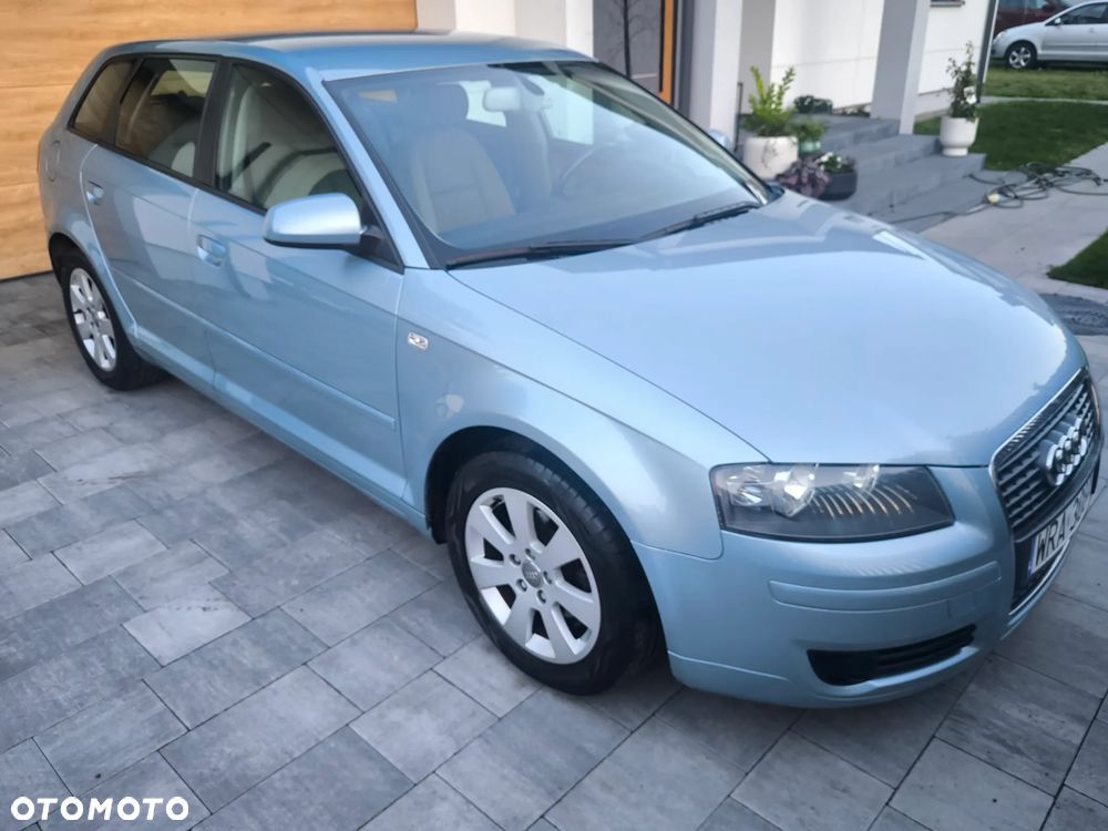Audi A3 Sportback 1.6 FSI Ambiente - 2