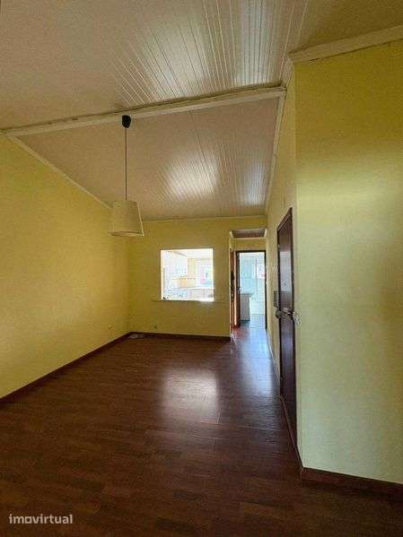 Apartamento T1 com excelente luz natural junto às Olaias - Grande imagem: 3/12
