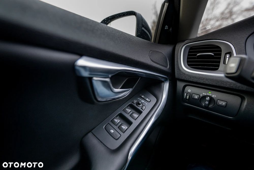 Volvo V40 T3 Drive-E Summum - 18