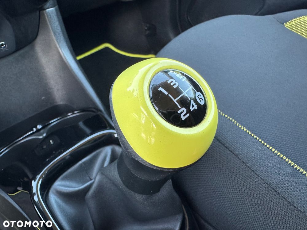Toyota Aygo x mit x-business Paket - 23