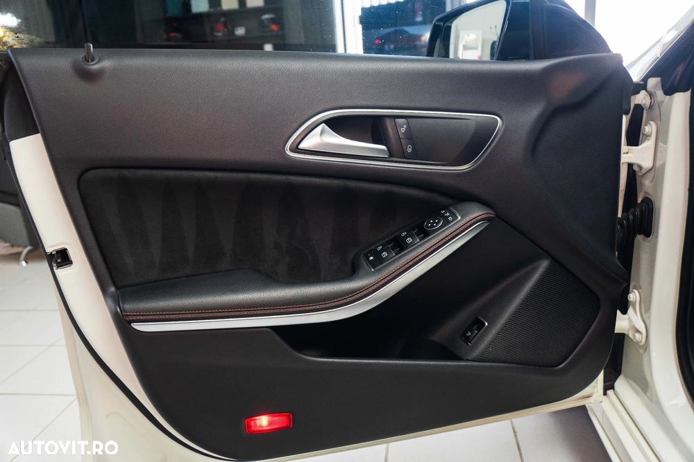 Mercedes-Benz CLA 220 - 25