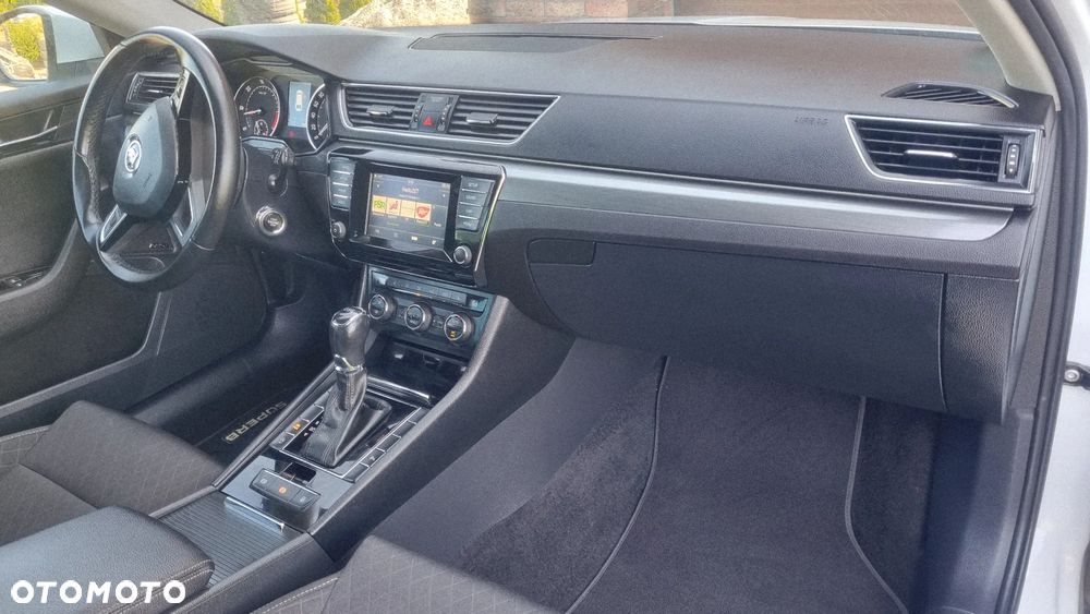 Skoda Superb 2.0 TDI DSG Premium Edition - 22