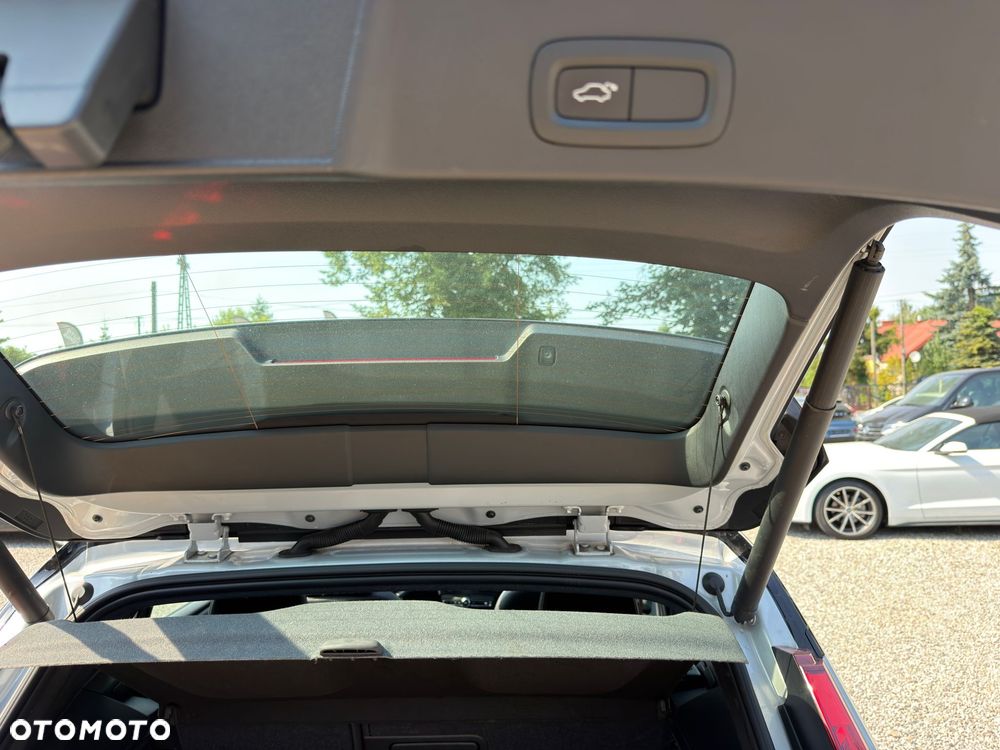 Volvo XC 40 D4 AWD Geartronic R-Design - 26