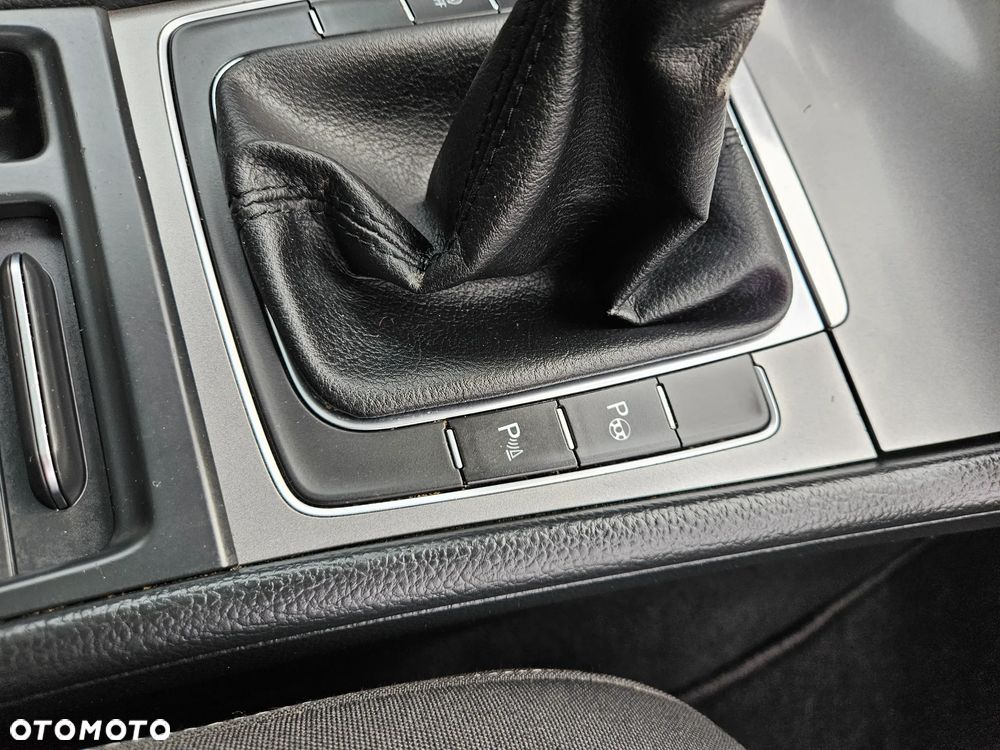 Volkswagen Golf 1.6 TDI BlueMotion Technology Comfortline - 13