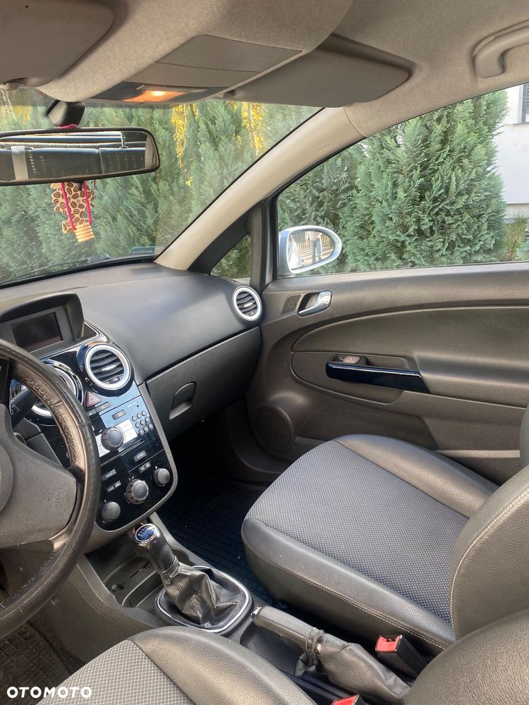 Opel Corsa 1.4 16V Cosmo - 10