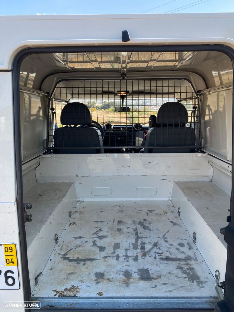 Land Rover Defender 90 SW 2.4 CRD E - 6