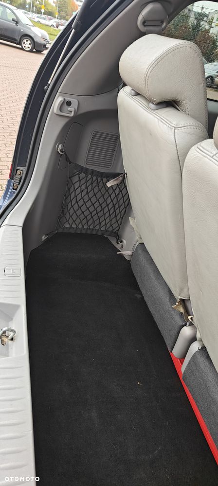 Mitsubishi Grandis 2.4 Intense - 18