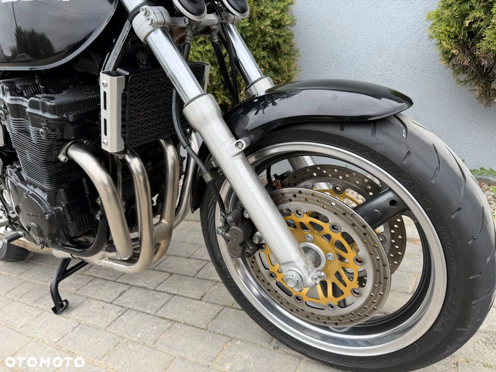 Suzuki GSX - 22