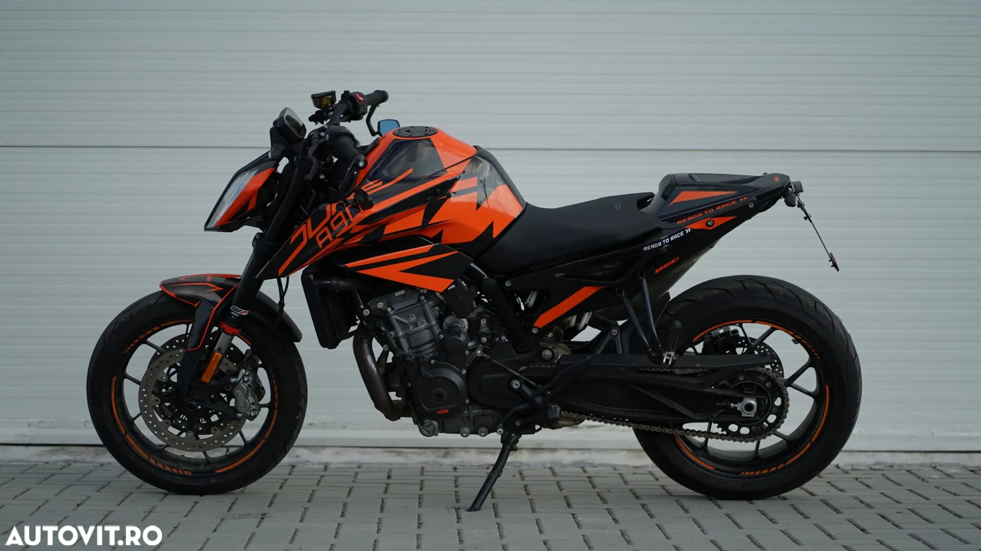 KTM 890 Duke R - 3