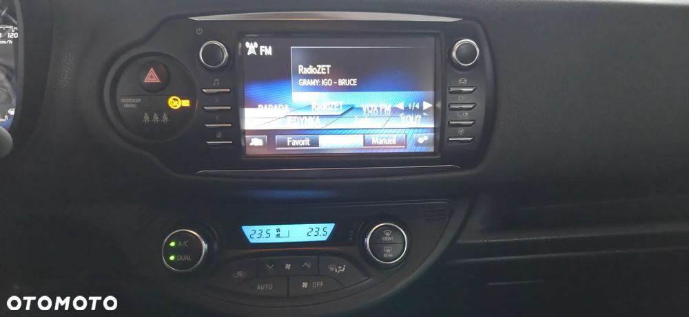 Toyota Yaris Hybrid 100 Terra - 26