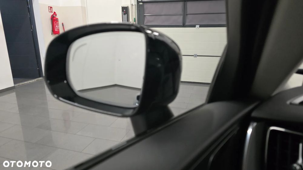 Volvo XC 60 B4 D Plus Dark - 20