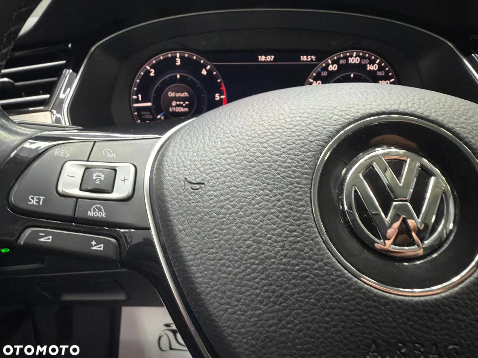 Volkswagen Passat Variant 2.0 TDI SCR DSG Highline - 18