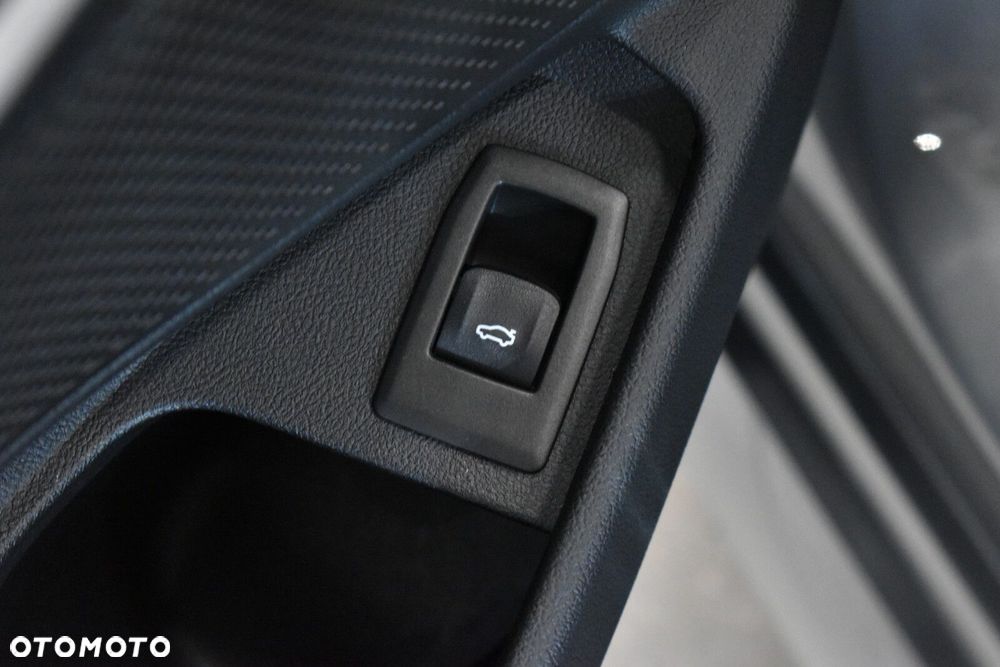 BMW Seria 3 330i xDrive M Sport sport - 9