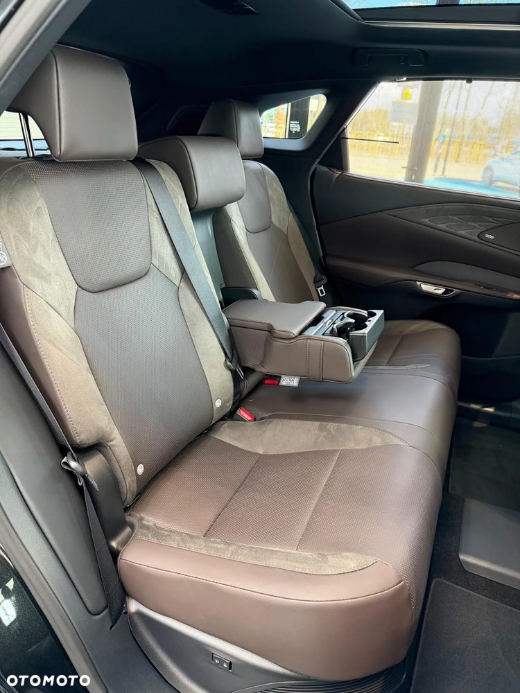 Lexus RX 450h+ Omotenashi - 11