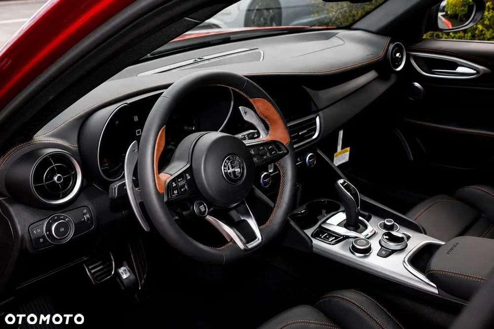 Alfa Romeo Giulia 2.0 Turbo 16V AT8-Q4 Tributo Italiano - 11
