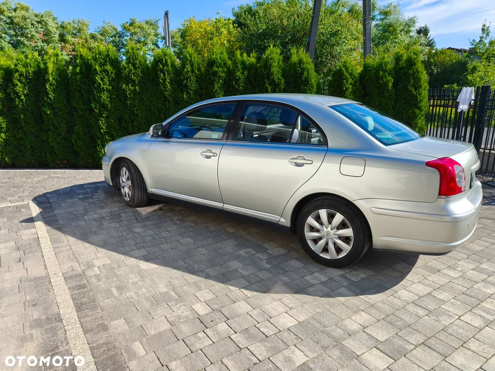 Toyota Avensis 1.8 VVT-i Luna - 3