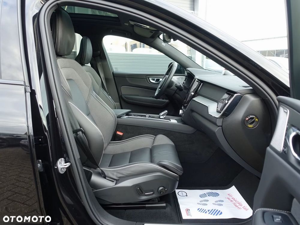 Volvo XC 60 B5 B AWD Ultra Black Edition - 16
