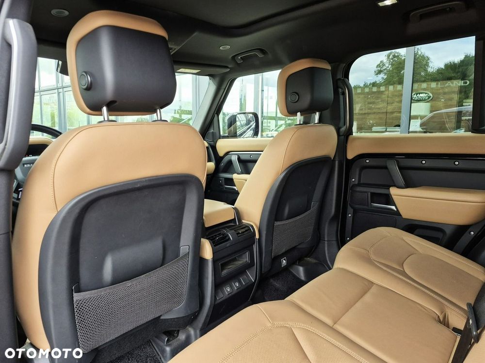 Land Rover Defender - 27