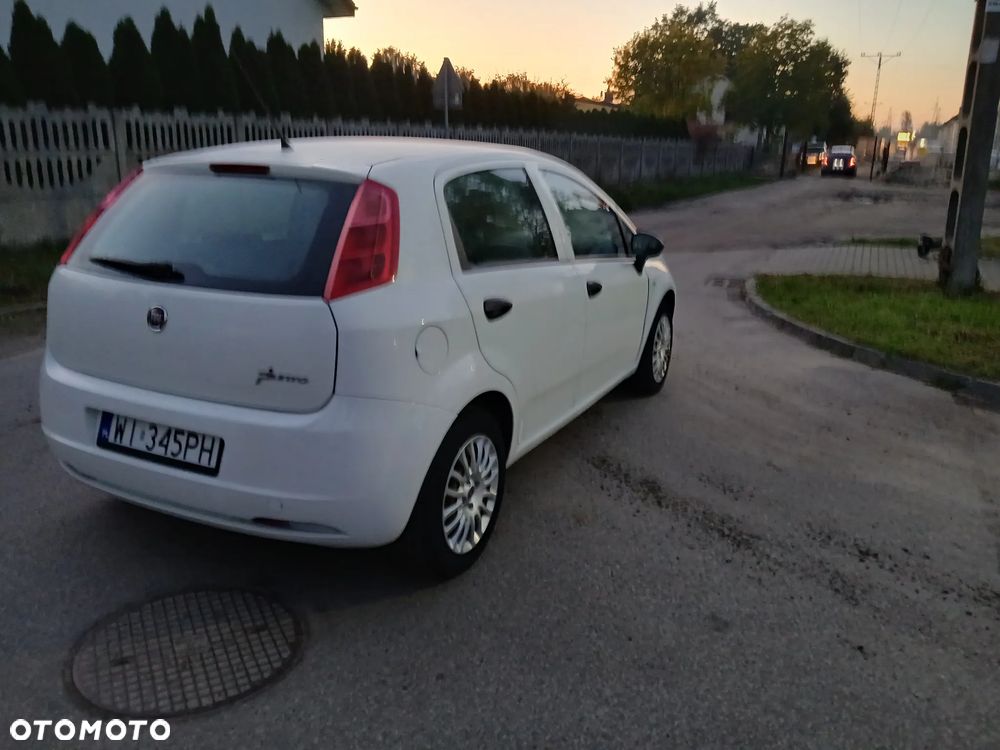 Fiat Grande Punto 2009 photo 5