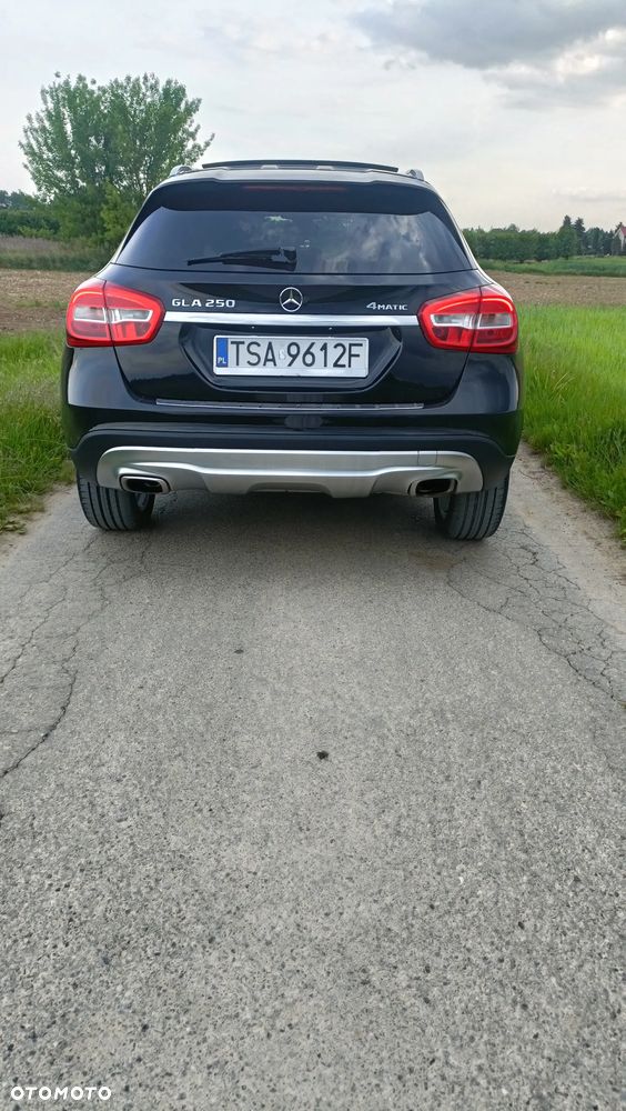 Mercedes-Benz GLA 250 4-Matic - 4