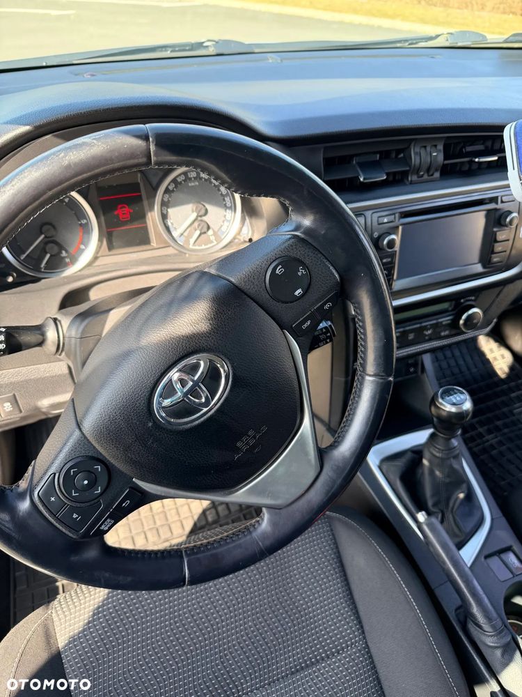 Toyota Auris - 16