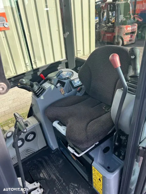 Bobcat E20 - 6