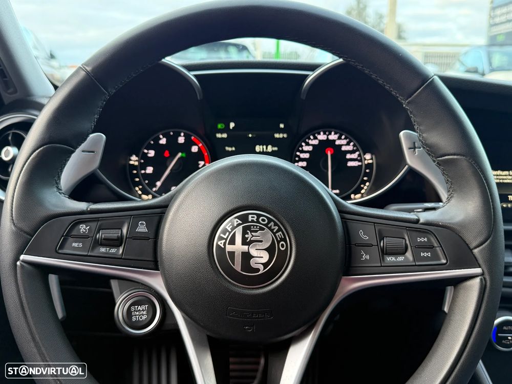 Alfa Romeo Giulia 2.0 Turbo 16V AT8-Q4 Veloce - 39