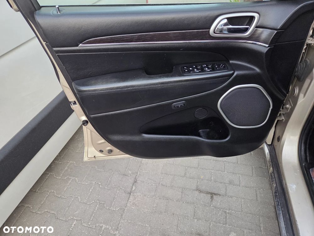 Jeep Grand Cherokee - 21