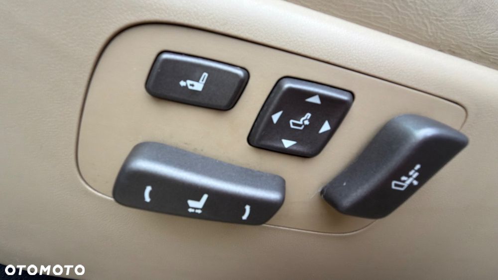 Lexus LS - 22